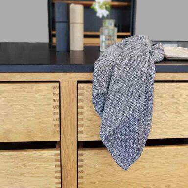 hørviskestykke sort-hvid mønster