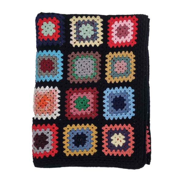 Hæklet tæppe | oldemors firkanter | sort Hæklet tæppe oldemors firkanter sort, hæklet uldtæppe